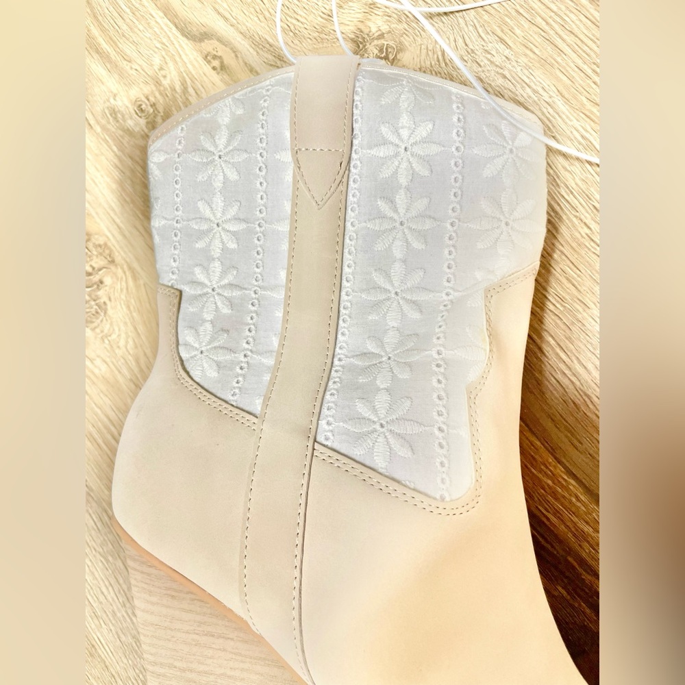 ARULA Wide Width Taupe-Ivory Booties                            SIZE 10W   *NWT* - Picture 10 of 14